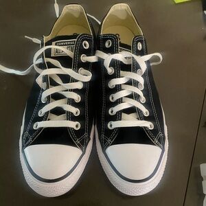 Converse Chuck Taylor low top Sneakers never worn Men’s Size 10